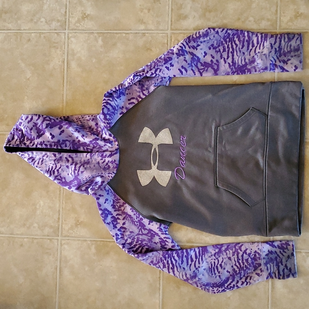 Girls Under Armour Sweatshirt.